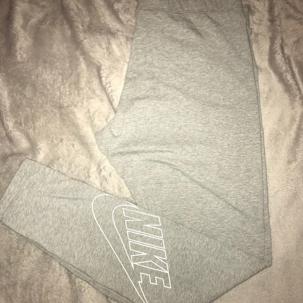 NWT! Nike Knit Club Logo Leggings!